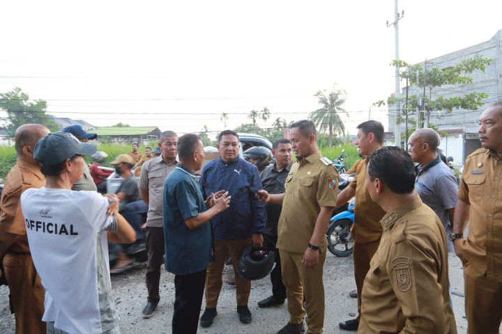 Tinjau Jalan Darma Bakti, Wako Pekanbaru Minta Perbaikan Dipercepat
