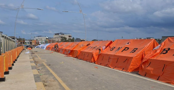 Sepekan Mengungsi, Warga: Tenda BNPB Baru Dipasang Pas Presiden Datang!