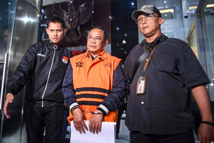 Resmi! Sudewo Pakai Baju Oren Usai Jadi Tersangka